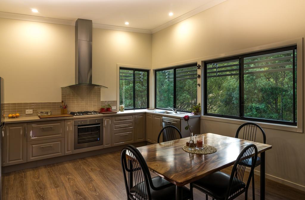 Babbling Brook Retreat Villa Limpinwood Rum bild
